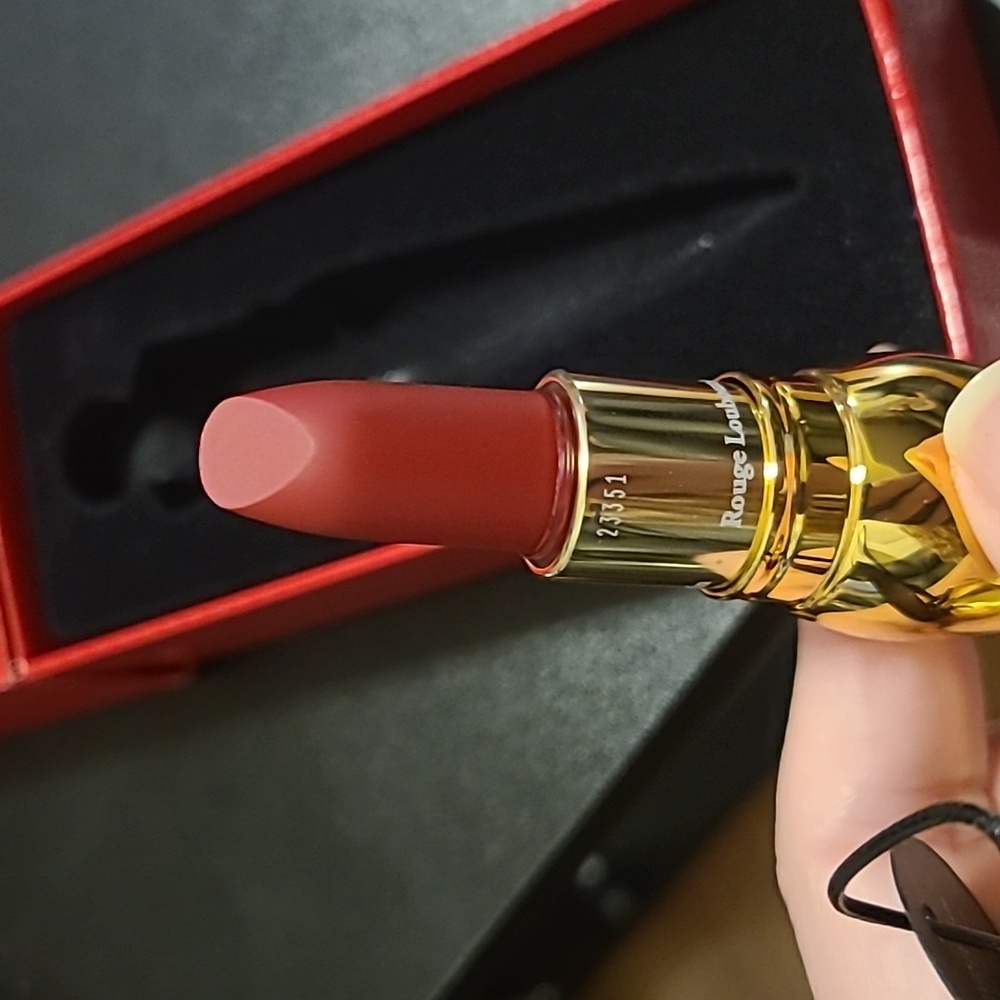 Christian Louboutin Rouge Silky stain Lipstick 001 - Picture 6 of 7